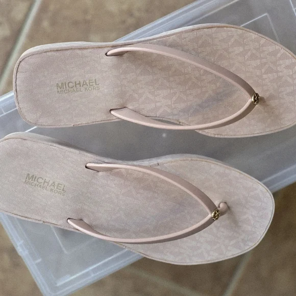 MK Powder Pink Sandals - Picture 5 of 6